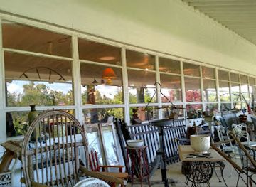 illinois/great-river-road/shop/clarksville-antique-center