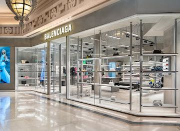 the-bahamas/nassau-and-paradise-island/shop/balenciaga