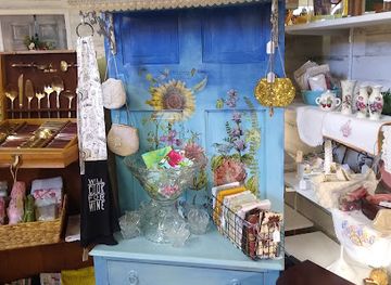 virginia/eastern-shore/shop/melfa-s-uniques-and-antiques