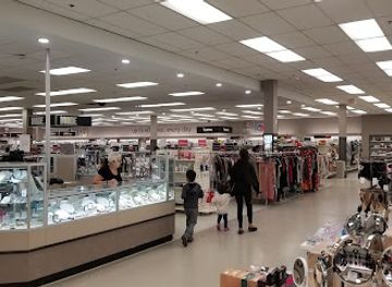 canada/pembina-valley/shop/pembina-village-shopping-centre