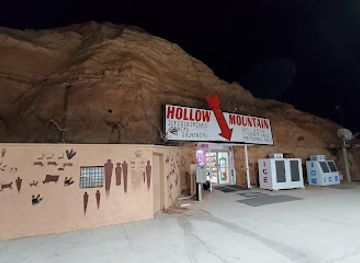 utah/goblin-valley/shop/sinclair-gas-station