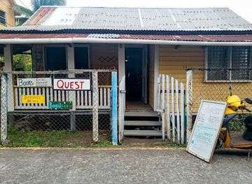 honduras/utila/shop/quest-utila-board-games-bookstore