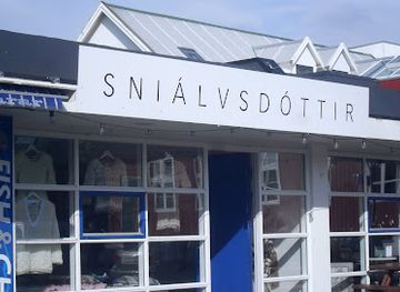 faroe-islands/streymoy-island/shop/snialvsdottir