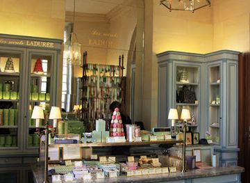 france/versailles/chateau-de-versailles/shop/laduree