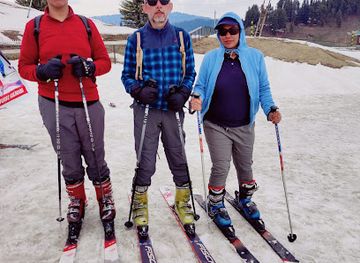 india/gulmarg/shop/showkeen-adventures