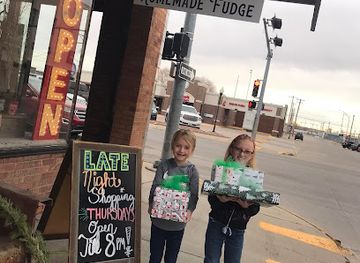 nebraska/lake-mcconaughy/shop/makenzi-s-boutique