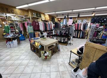 france/auvergne-volcanoes/shop/lac-et-volcan-sarl