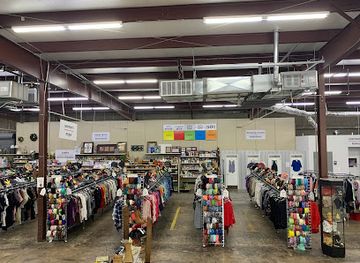 arkansas/springdale/shop/potter-s-house-thrift