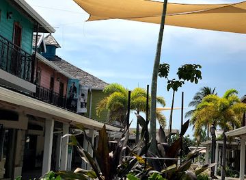 jamaica/martha-brae-river-valley/shop/half-moon-shopping-village