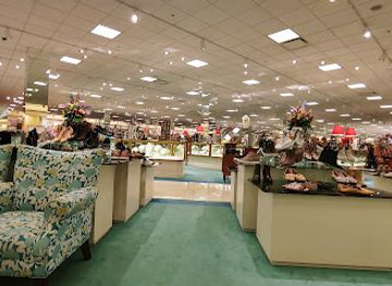 iowa/cedar-rapids/shop/von-maur