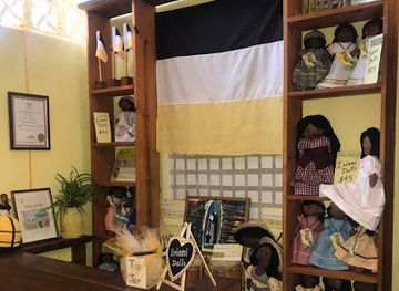 belize/punta-gorda/shop/isieni-project-gift-shop-garden-walk