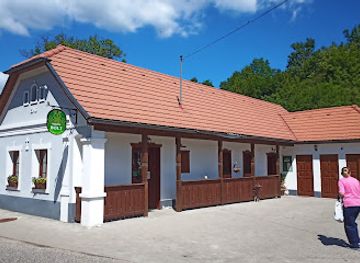 hungary/zemplen-mountains/shop/vegyesbolt-es-kavezo