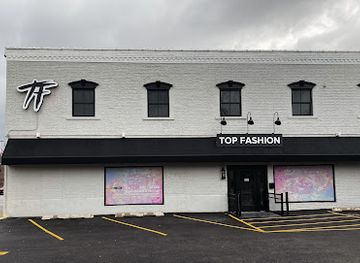 illinois/naperville/shop/top-fashion