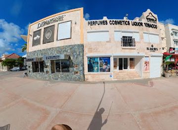 sint-maarten/great-bay-beach/shop/boardwalk-philipsburg-sint-maarten