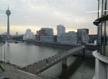 germany/dusseldorf/medienhafen/shop/cinque-showroom