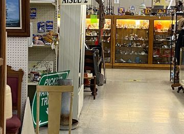 ohio/maumee-bay-state-park/shop/maumee-marketplace