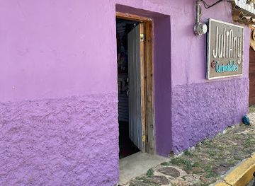 honduras/intibuca-region/shop/juliany-curiosidades