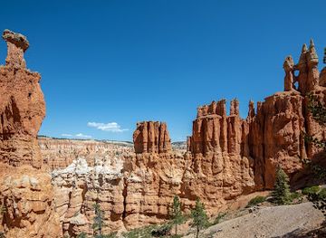 utah/bryce-canyon-national-park/shop/peekaboo-loop-hat-shop-and-under-the-rim-trail-trailhead