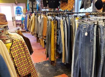 indiana/bloomington/shop/cherry-canary-vintage-clothing