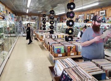 Junk-Shun Barn Flea Market