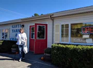maine/hancock-county/shop/shirley-s-yarns-crafts-gifts