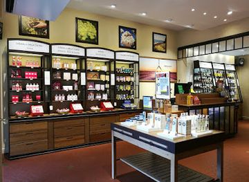 slovenia/lake-bled/shop/trgovina-l-occitane-bled