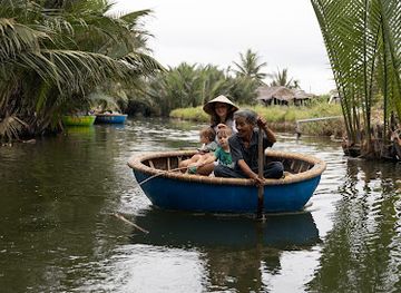 vietnam/hoi-an/cam-thanh-village/shop/trang-coconut-village-local-basket-boats