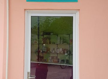 maldives/dhangethi-island/shop/triple-j-chemist