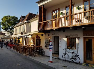 croatia/zagreb/tkalciceva-street/shop/small-antique-shop-saraden