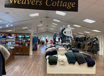 ireland/slieve-league/shop/triona-donegal-tweed-center