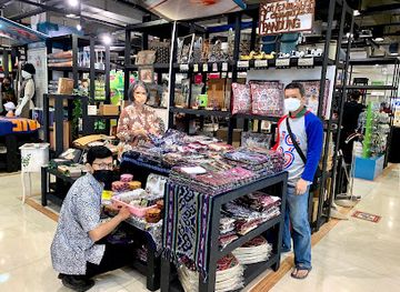 indonesia/bandung/cihampelas/shop/souvenir-shop-39