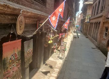 nepal/bhaktapur/shop/antique-shop