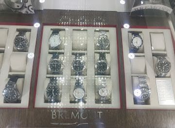 saint-lucia/diamond-falls-botanical-gardens/shop/diamonds-international-pointe-seraphine