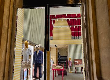 azerbaijan/lesser-caucasus/shop/gucci