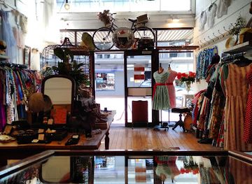 new-zealand/dunedin/the-octagon/shop/two-squirrels-vintage-emporium
