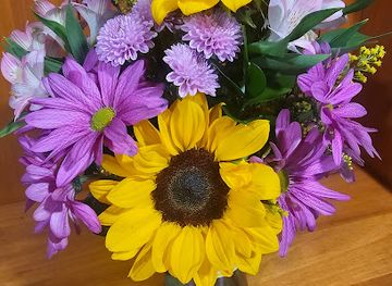 iowa/great-river-road/shop/red-geranium-floral-gifts