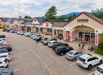 Settlers Green Outlet Village