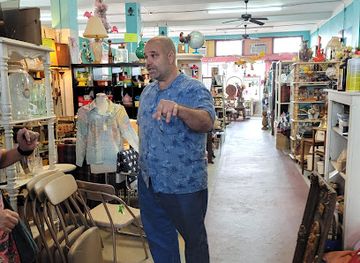 florida/tampa/shop/retro-mania-vintage-market