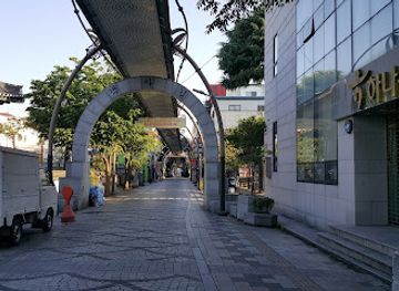south-korea/jeonju/pungnammun-gate/shop/jeonju-pungpaejigwan