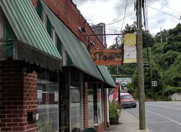 iowa/little-switzerland/shop/spruced-boutique
