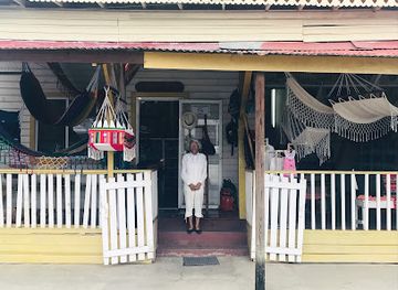 panama/bocas-del-toro/shop/gloria-s-handmade-art-and-hammocks