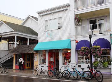 michigan/mackinac-island/shop/poppins