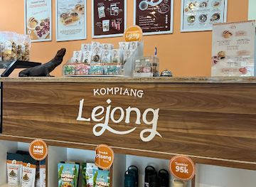 indonesia/east-nusa-tenggara/shop/kompiang-lejong-labuan-bajo