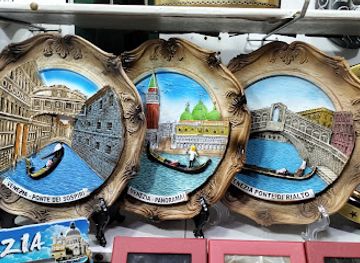 italy/venice/santa-croce/shop/negozi-di-souvenir