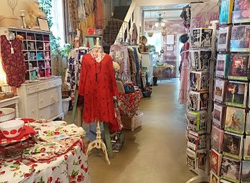 north-carolina/hendersonville/shop/honeysuckle-hollow