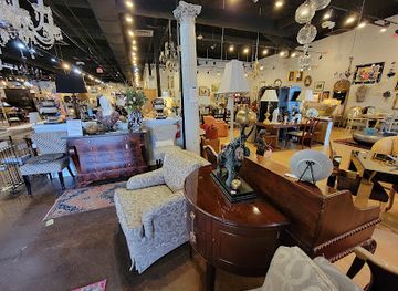 north-carolina/raleigh/shop/2-girls-antiques-estate-decor