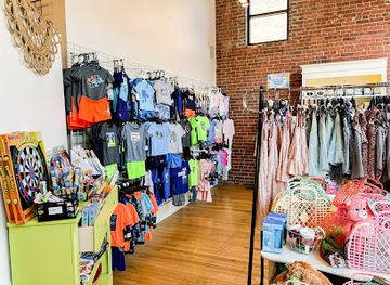 kansas/cedar-bluff-state-park/shop/bella-luna-boutique