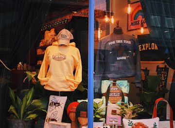 maine/mount-desert-island/shop/the-beehive-general-store