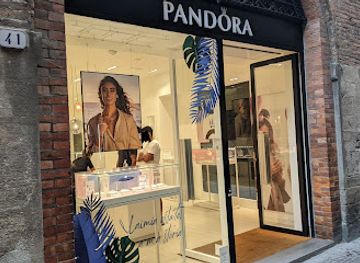 italy/lucca/shop/pandora-concept-store
