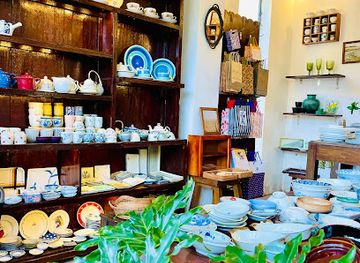 vietnam/hoi-an/shop/bee-hoi-an-vintage-2hand